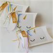 Cajita blanca rectangular Unicornio con tarjeta y cintas. Pers